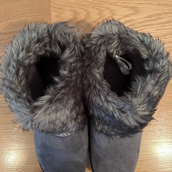 Isotoner Microsuede Boot Slippers - Picture 4 of 5